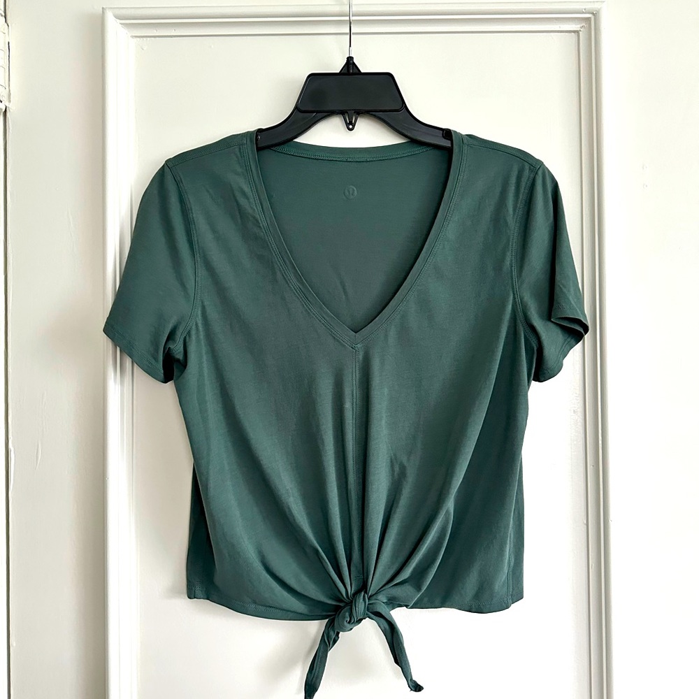 Lululemon tie t shirt